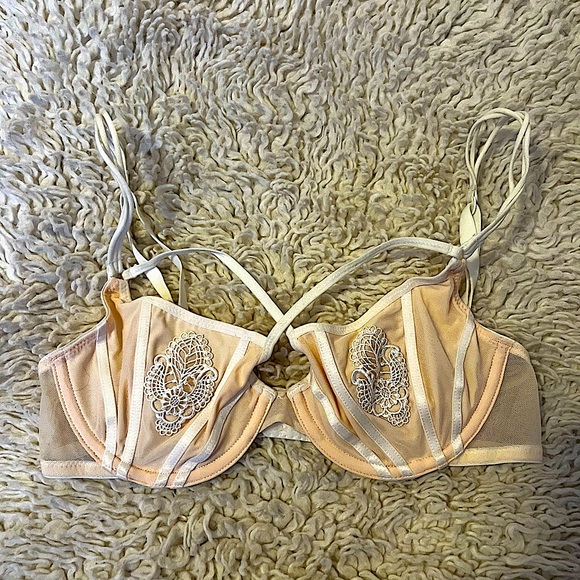 Lace Strappy Bra - Picture 2 of 3